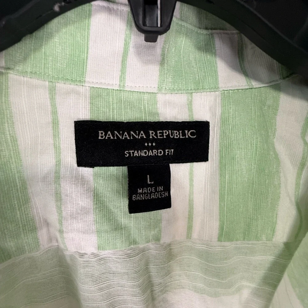 Banana Republic Sage Green White Stripe 100% cotton Short Sleeve Shirt Size L
